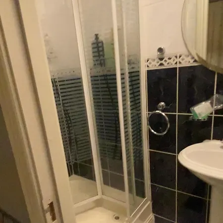 Dorm Room 5-6 People Shared Bathroom Outside Room Dublin Extérieur photo